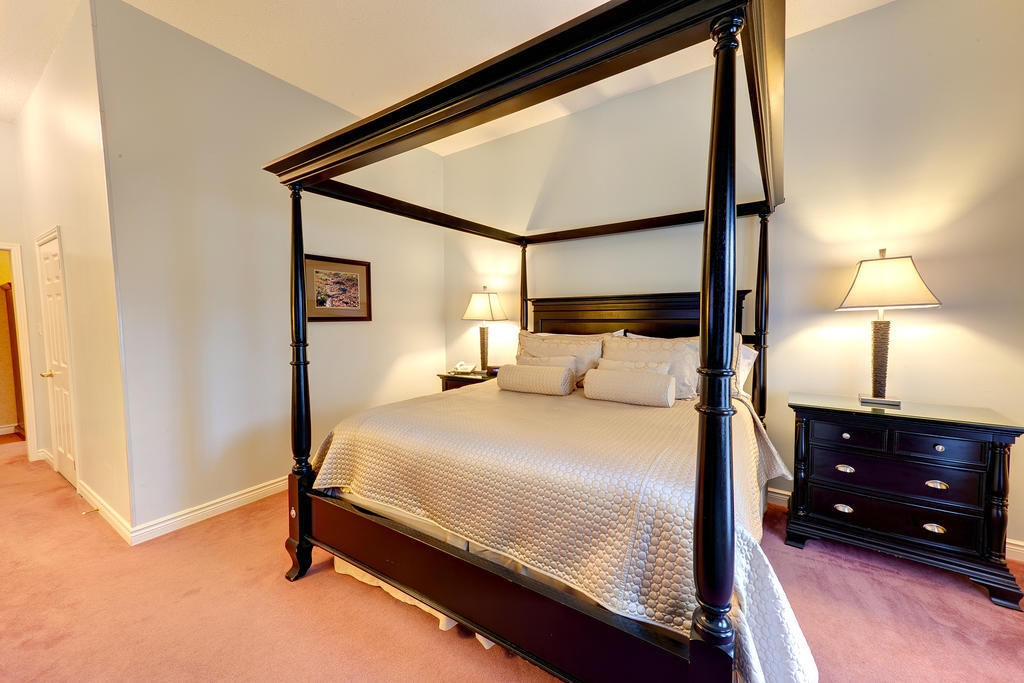 The Woodlawn Inn โคเบิร์ก ภายนอก รูปภาพ