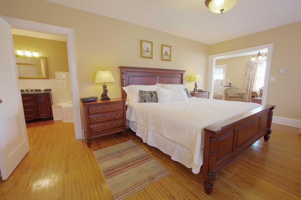 The Woodlawn Inn โคเบิร์ก ภายนอก รูปภาพ