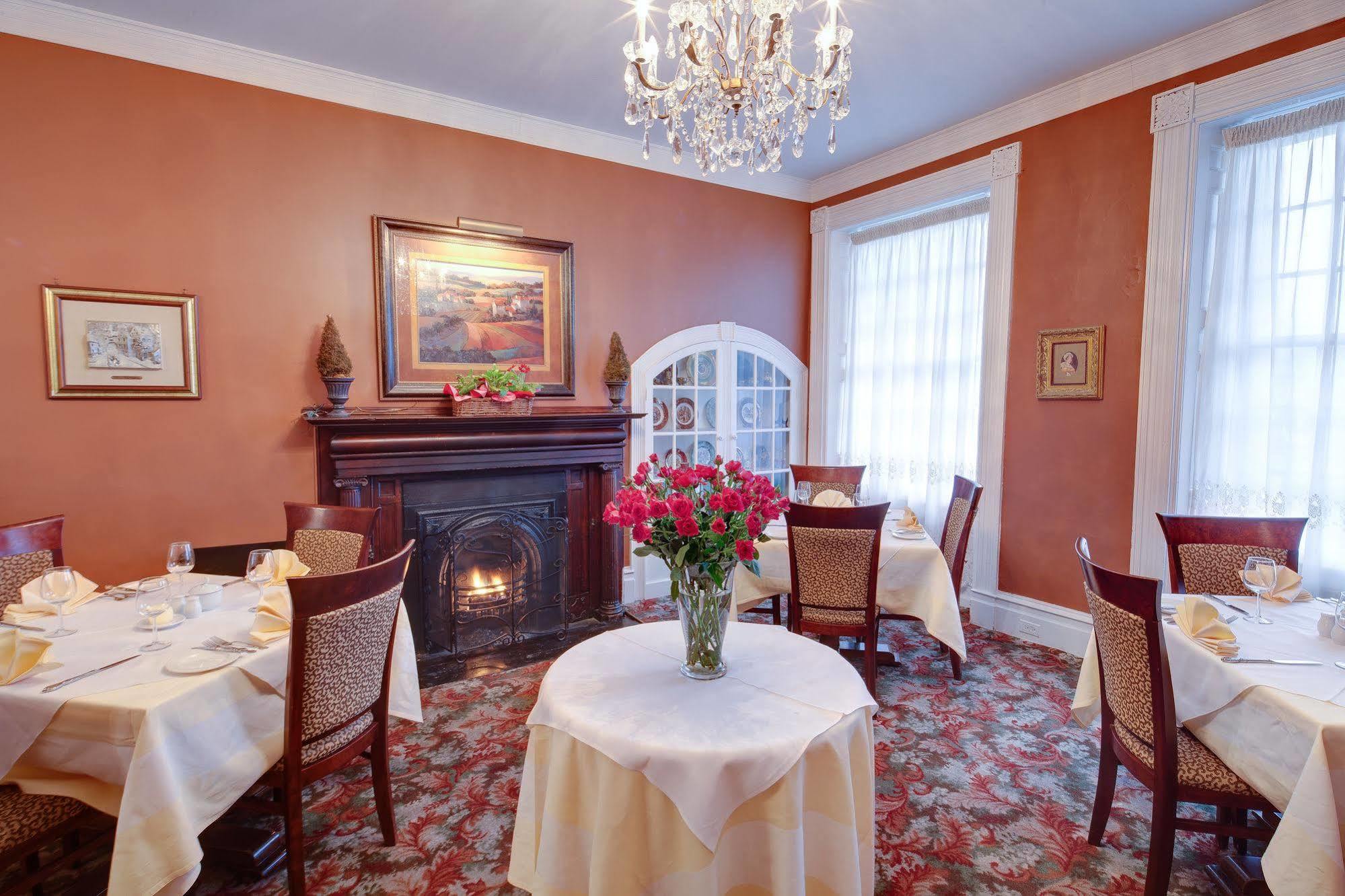 The Woodlawn Inn โคเบิร์ก ภายนอก รูปภาพ